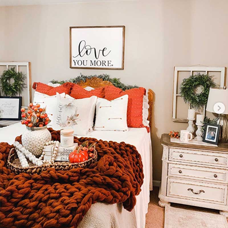 Best 20 Cozy Fall Bedroom Decor Ideas To Try - The Homey Space