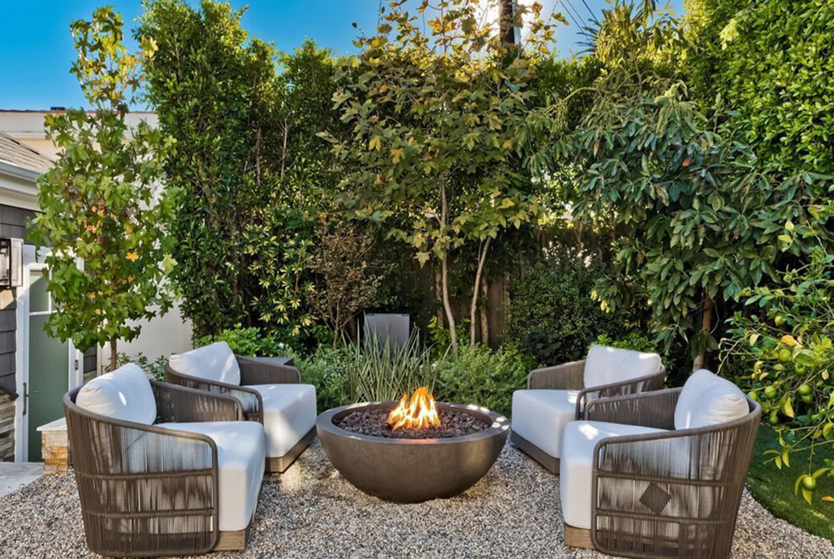 15 Best Stone Fire Pit Ideas For Your Outdoor Space - The Homey Space