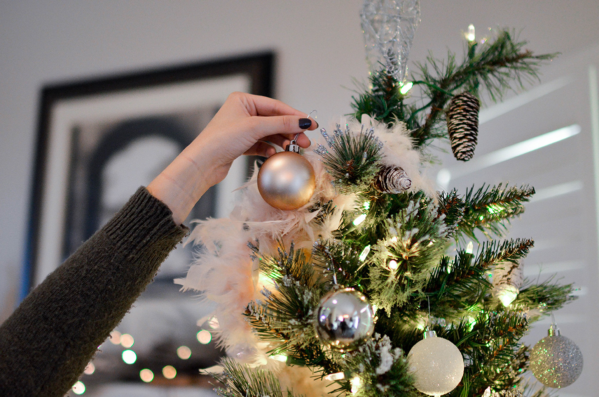 How To Decorate A Christmas Tree Like A Pro!